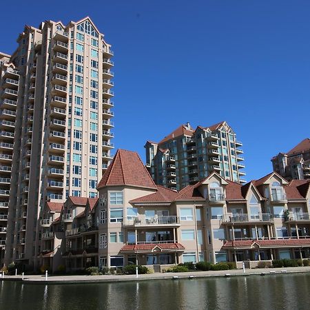 Sunset Waterfront Resort By Discover Kelowna Resort Accommodations Exterior photo