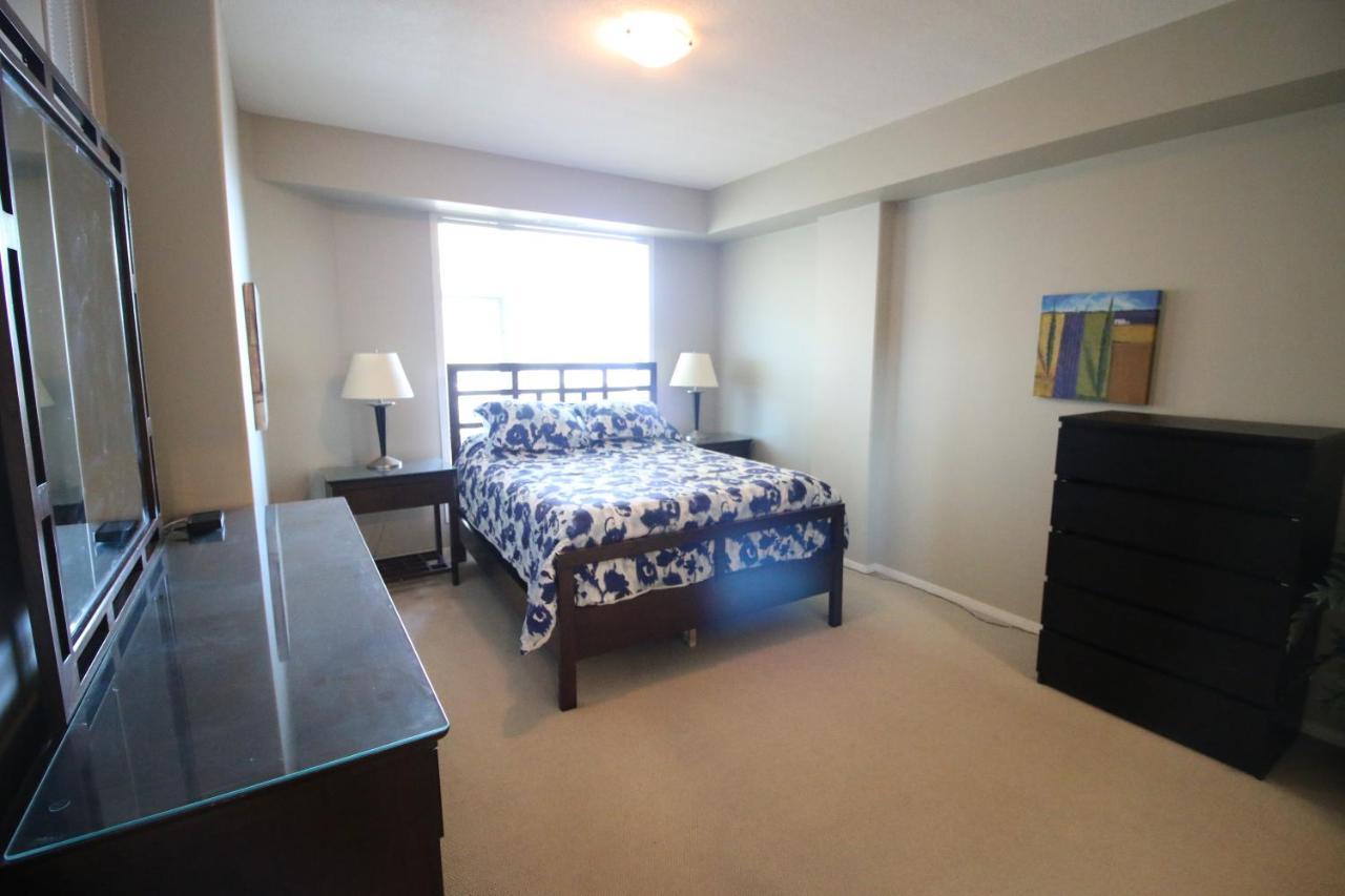 Sunset Waterfront Resort By Discover Kelowna Resort Accommodations Exterior photo