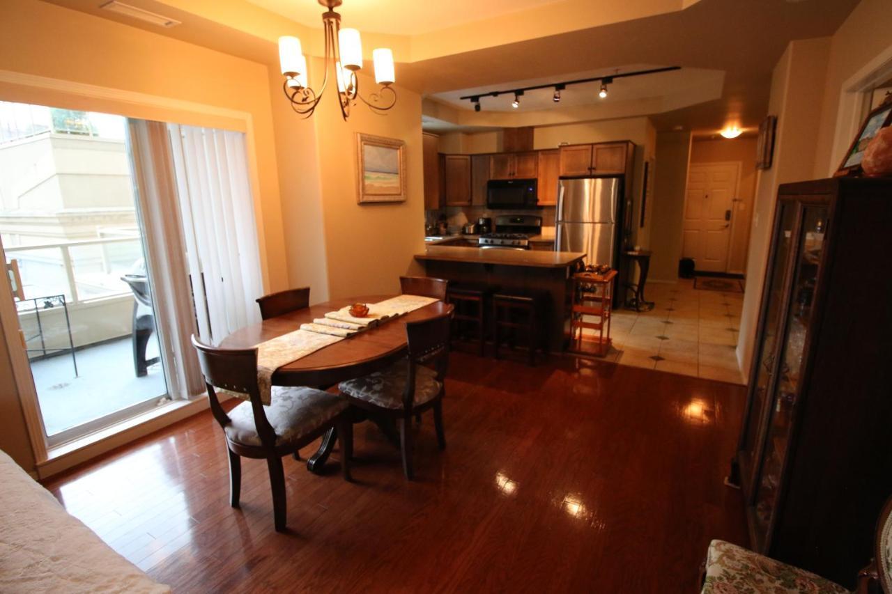 Sunset Waterfront Resort By Discover Kelowna Resort Accommodations Exterior photo