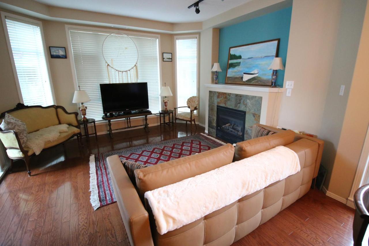 Sunset Waterfront Resort By Discover Kelowna Resort Accommodations Exterior photo