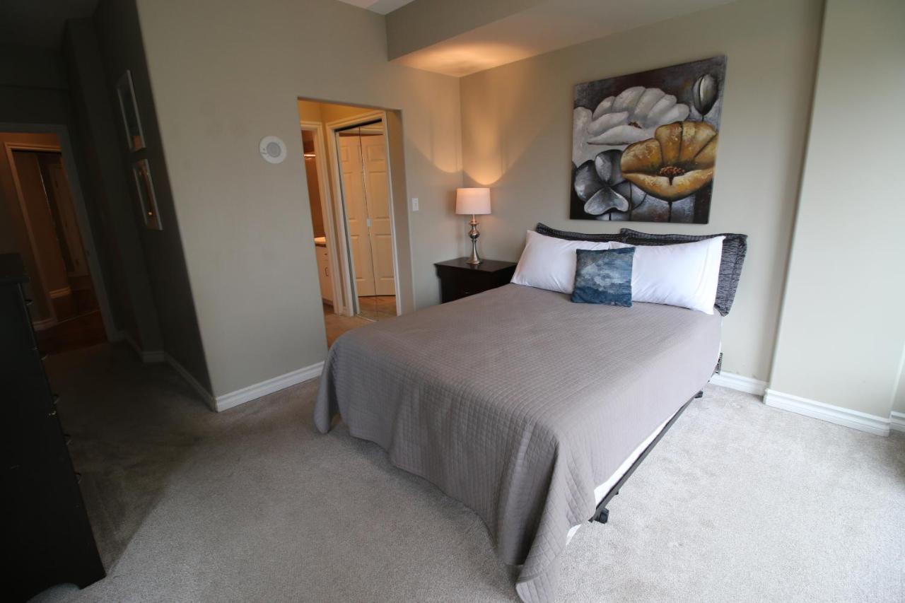 Sunset Waterfront Resort By Discover Kelowna Resort Accommodations Exterior photo