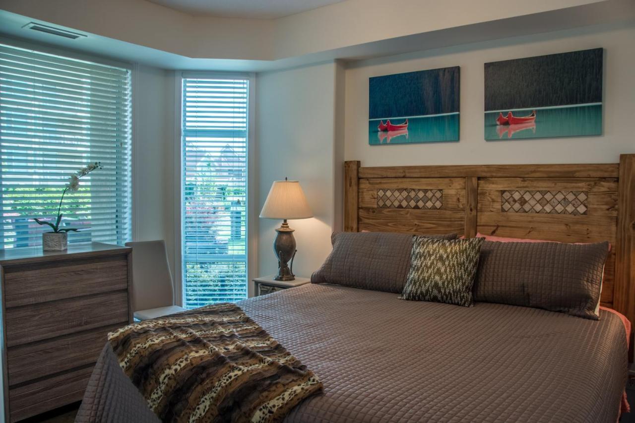 Sunset Waterfront Resort By Discover Kelowna Resort Accommodations Exterior photo