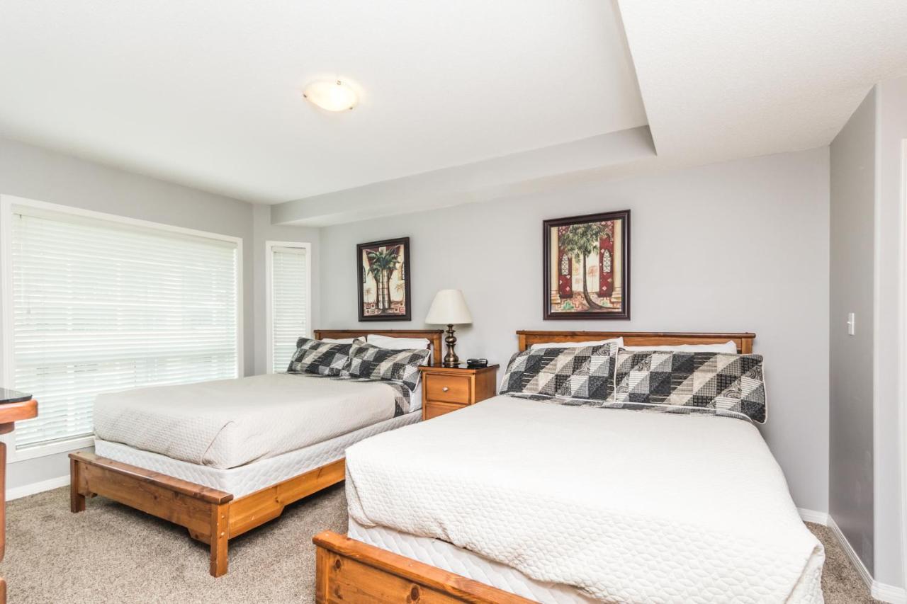Sunset Waterfront Resort By Discover Kelowna Resort Accommodations Exterior photo