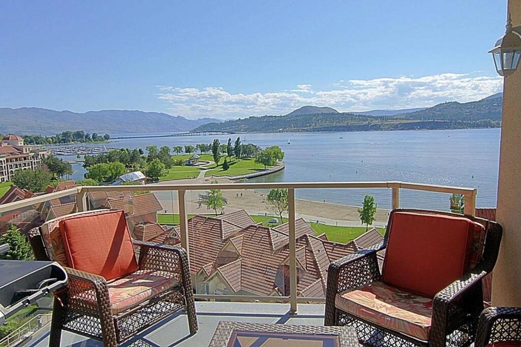 Sunset Waterfront Resort By Discover Kelowna Resort Accommodations Exterior photo
