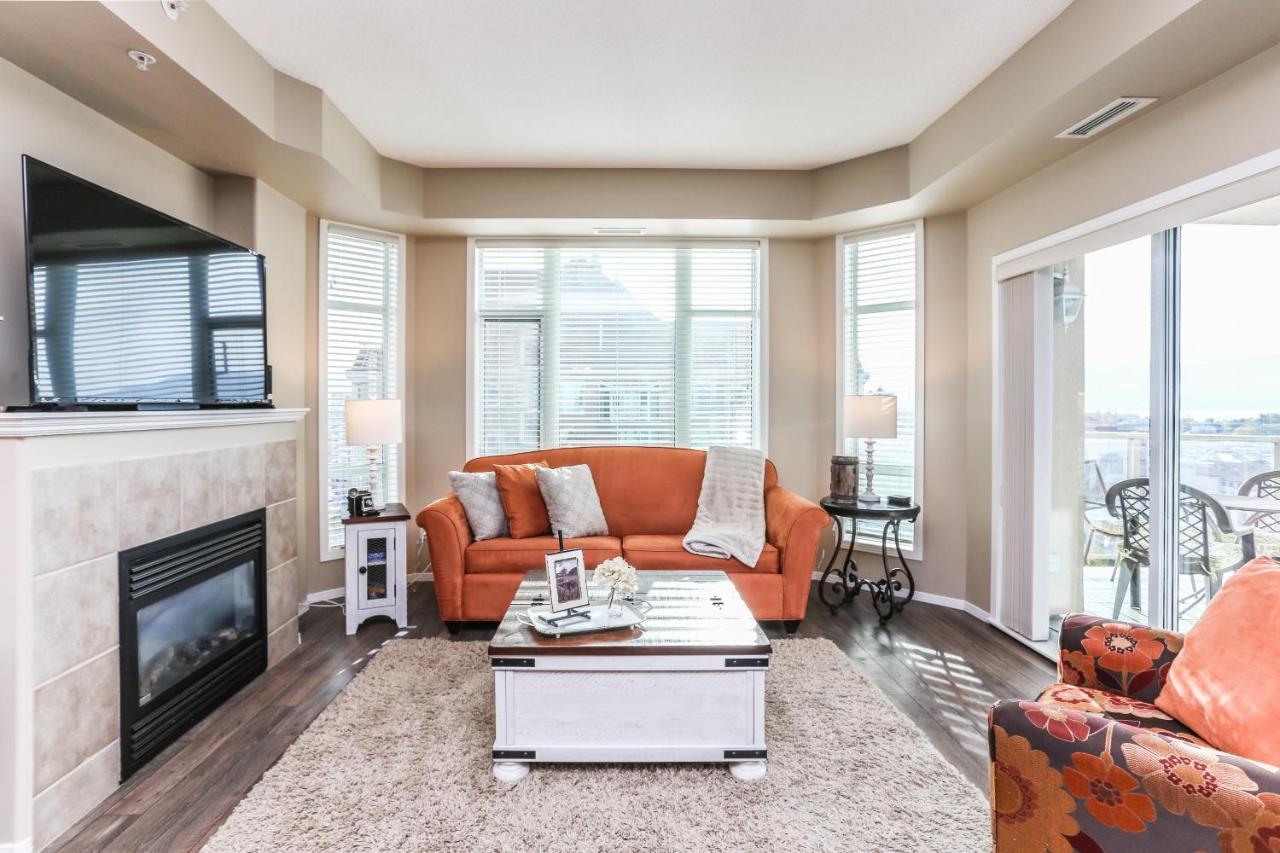 Sunset Waterfront Resort By Discover Kelowna Resort Accommodations Exterior photo