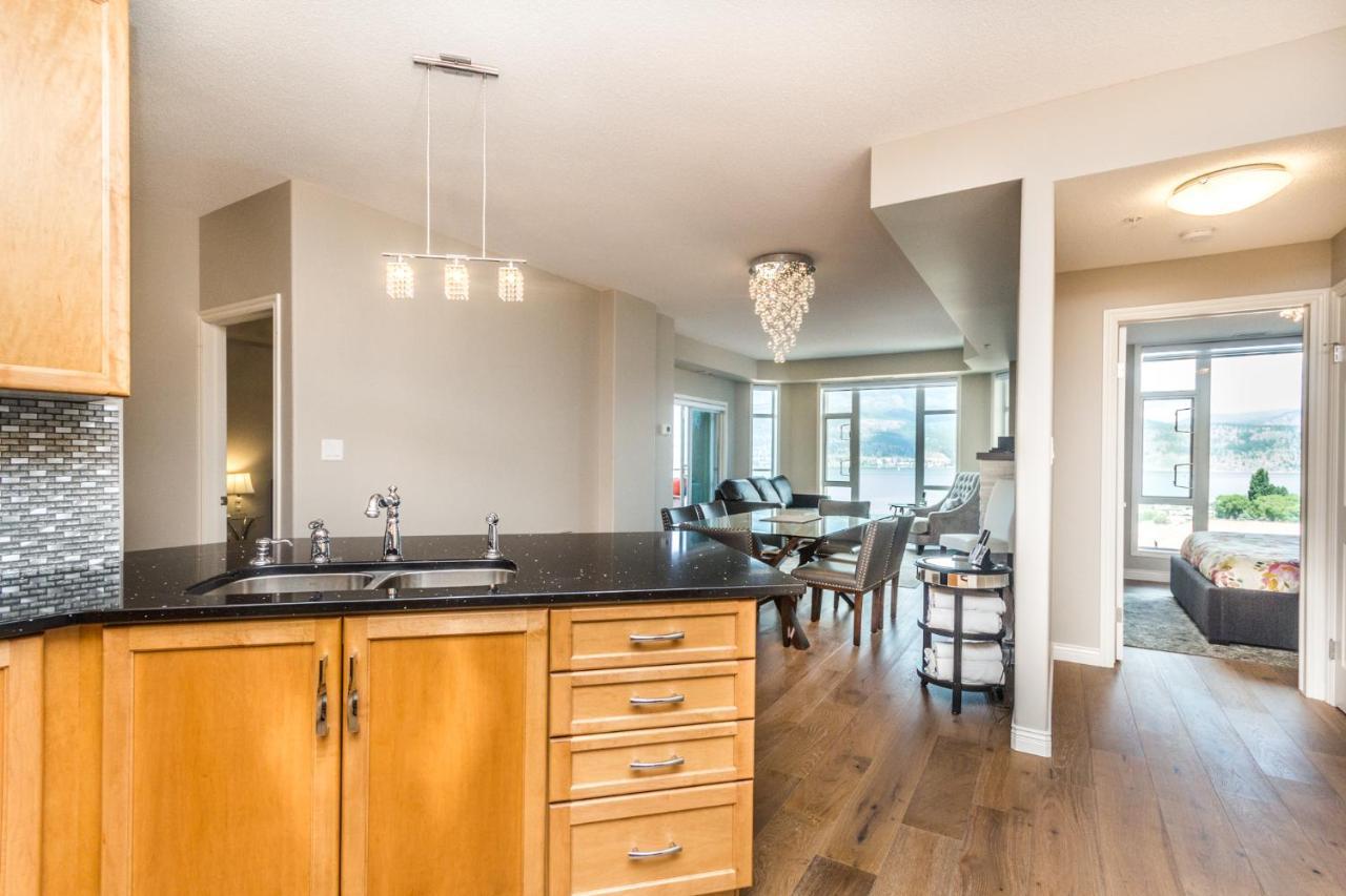 Sunset Waterfront Resort By Discover Kelowna Resort Accommodations Exterior photo