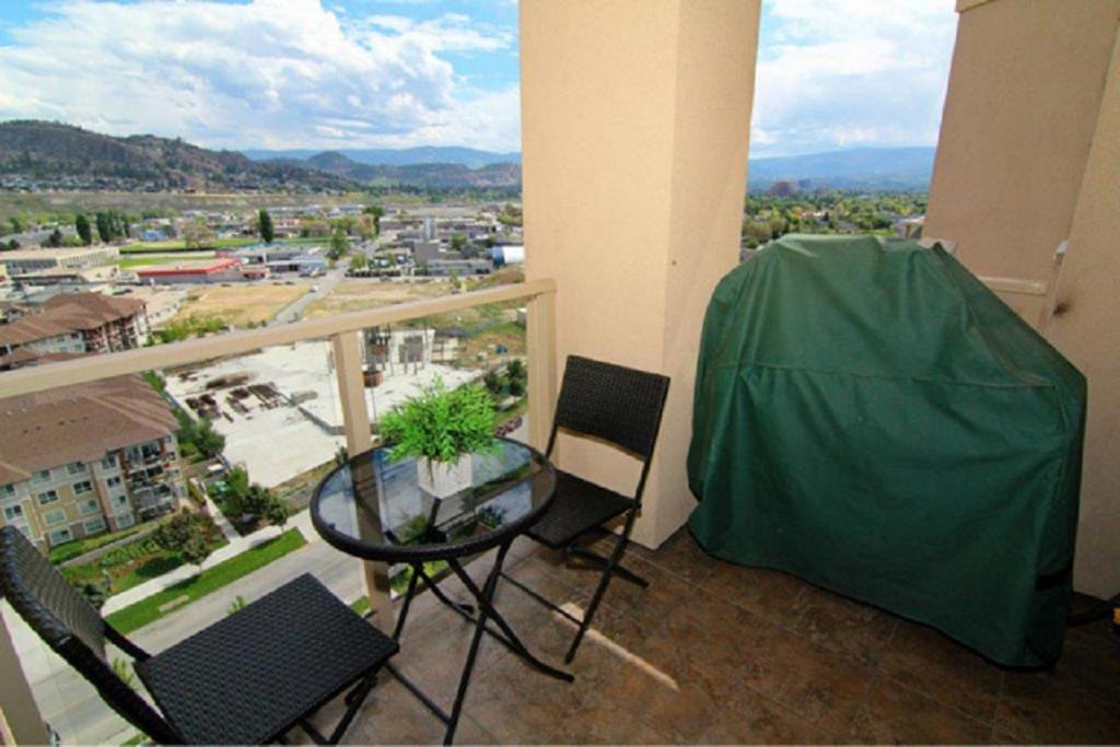 Sunset Waterfront Resort By Discover Kelowna Resort Accommodations Exterior photo