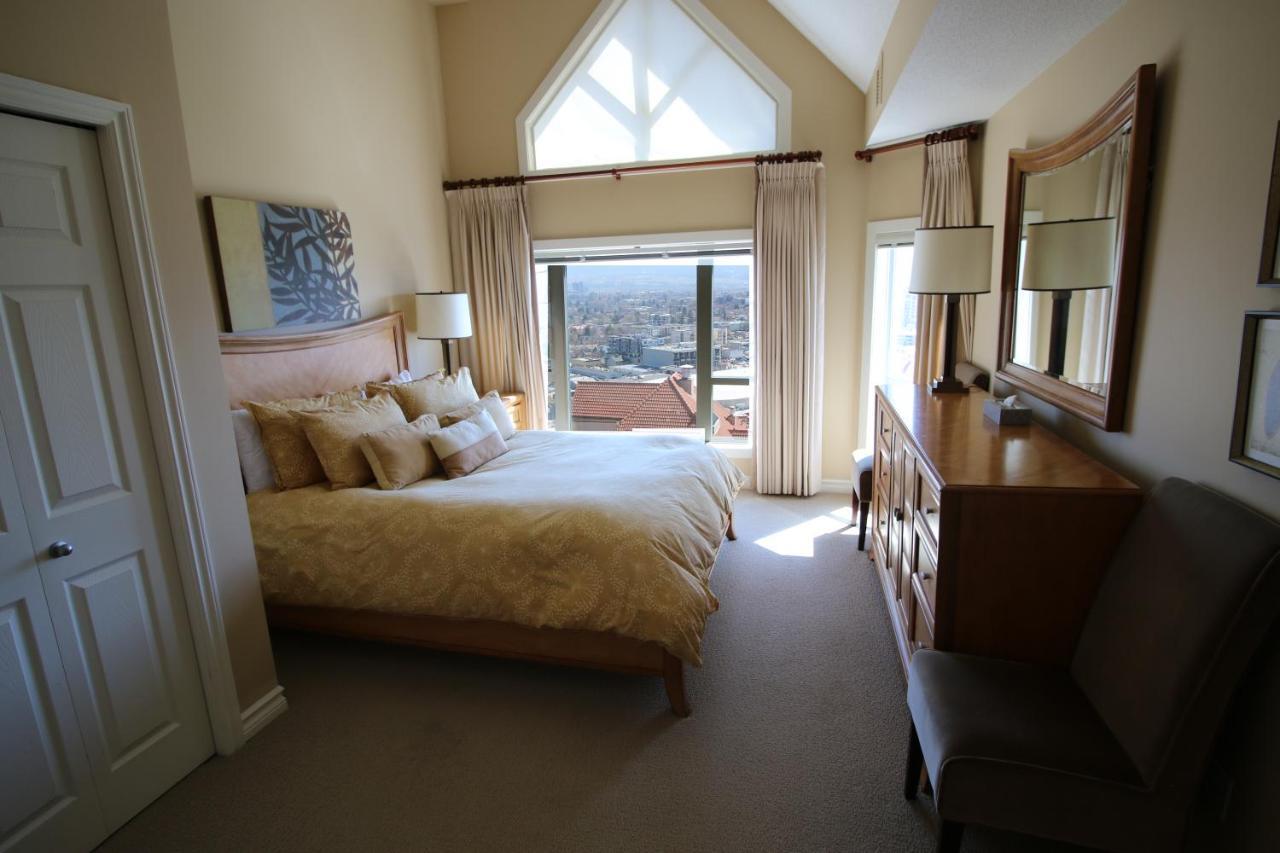 Sunset Waterfront Resort By Discover Kelowna Resort Accommodations Exterior photo
