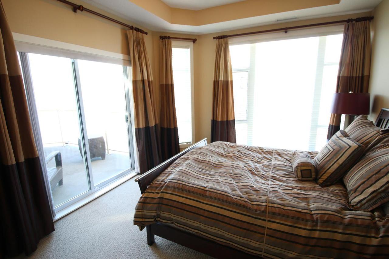 Sunset Waterfront Resort By Discover Kelowna Resort Accommodations Exterior photo