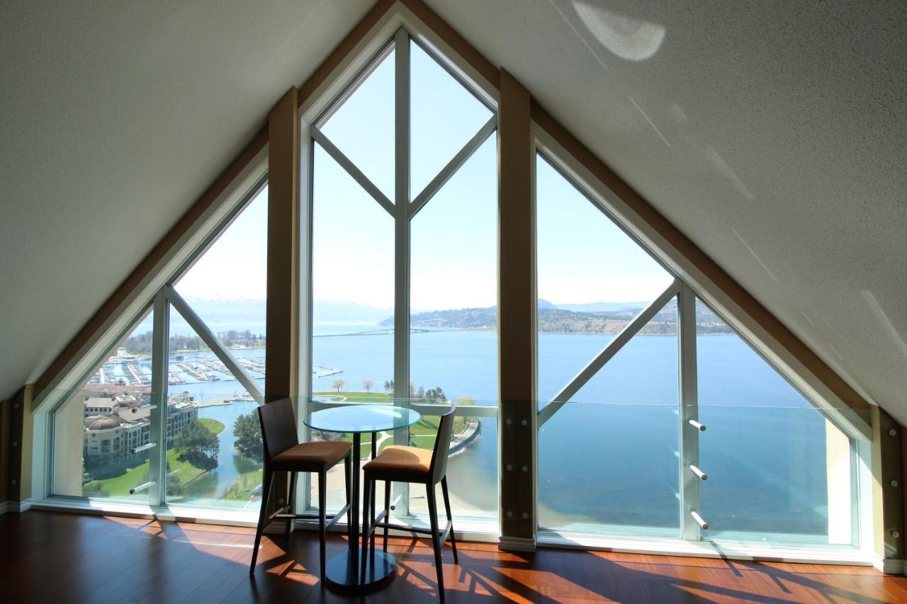 Sunset Waterfront Resort By Discover Kelowna Resort Accommodations Exterior photo