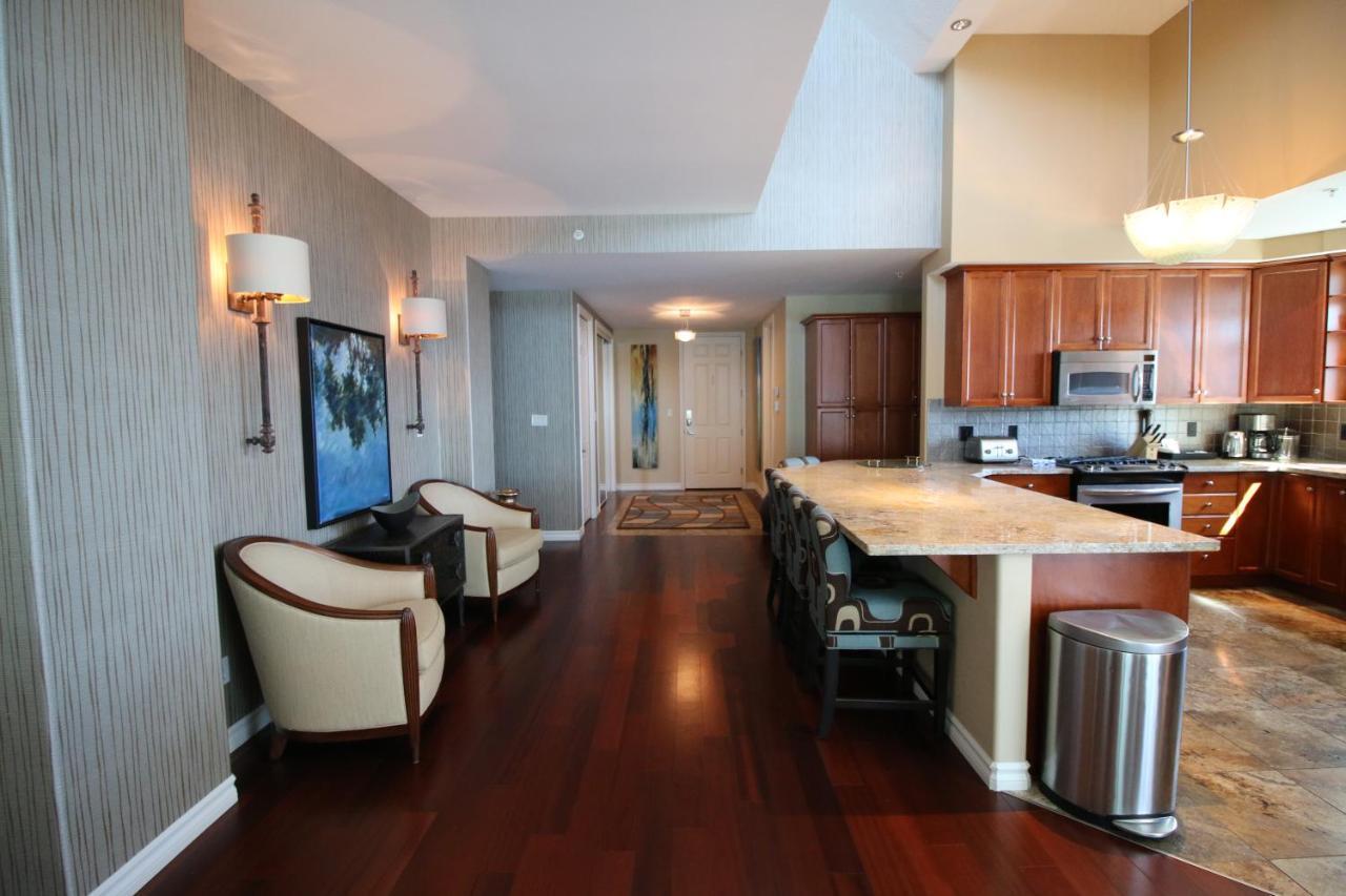 Sunset Waterfront Resort By Discover Kelowna Resort Accommodations Exterior photo