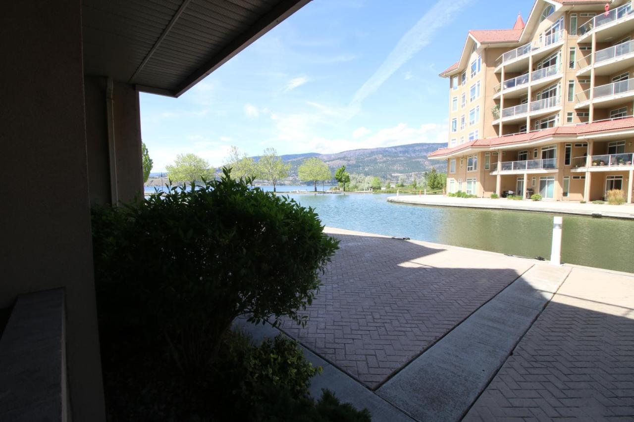 Sunset Waterfront Resort By Discover Kelowna Resort Accommodations Exterior photo