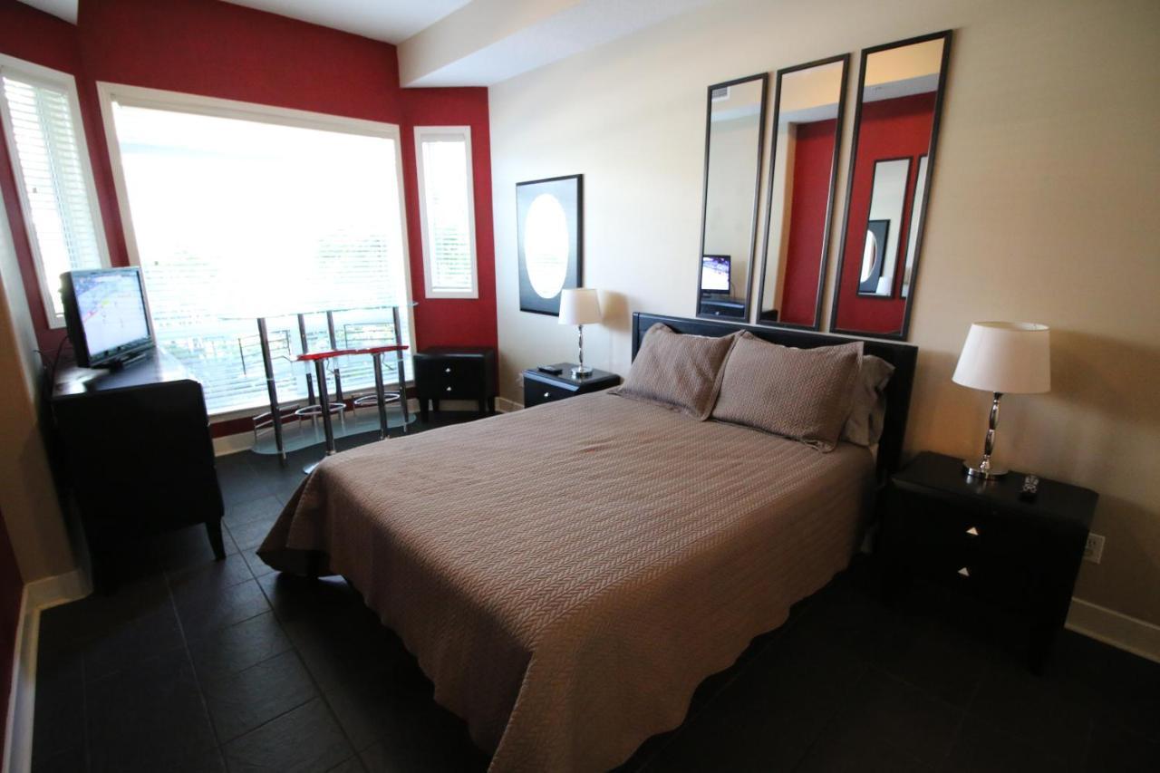 Sunset Waterfront Resort By Discover Kelowna Resort Accommodations Exterior photo
